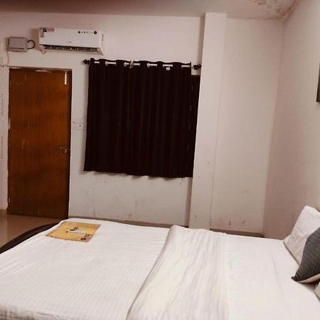 Hotel Explorer Калангут Экстерьер фото